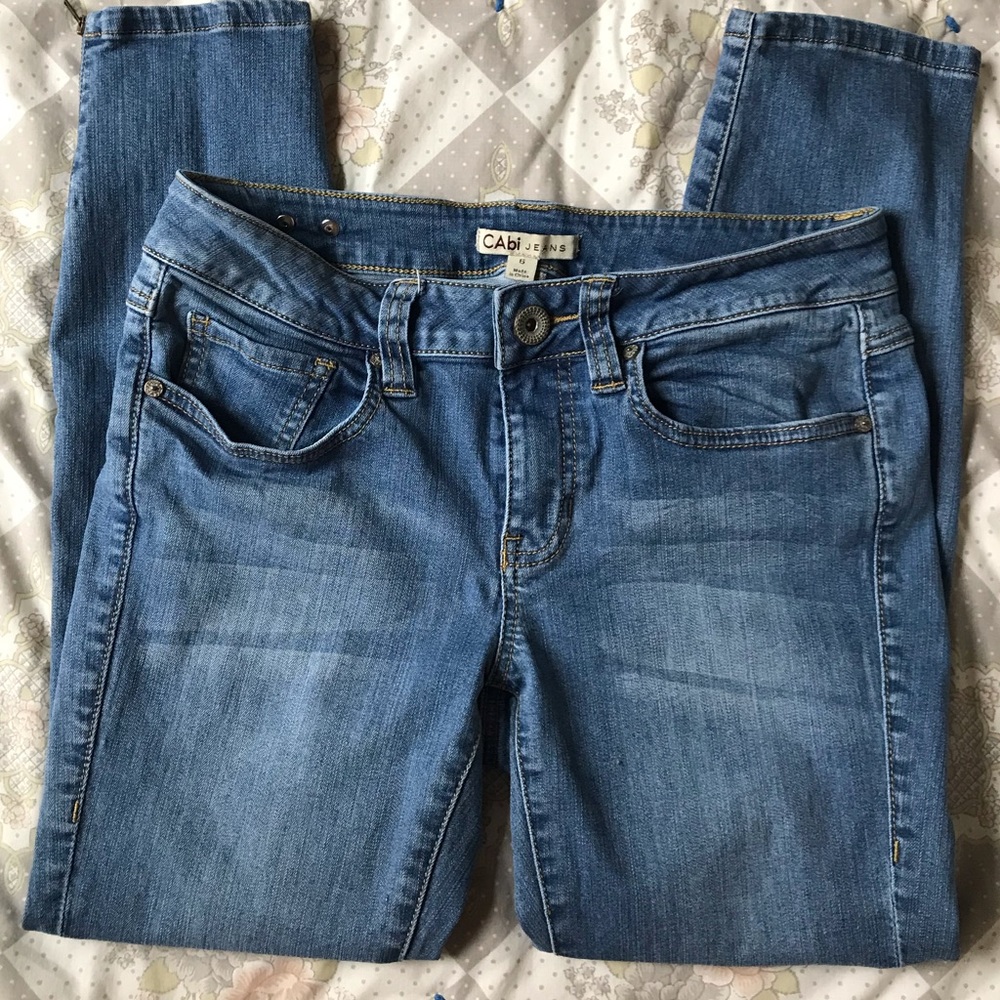 Cabi cropped skinny jeans with zippers on ankles